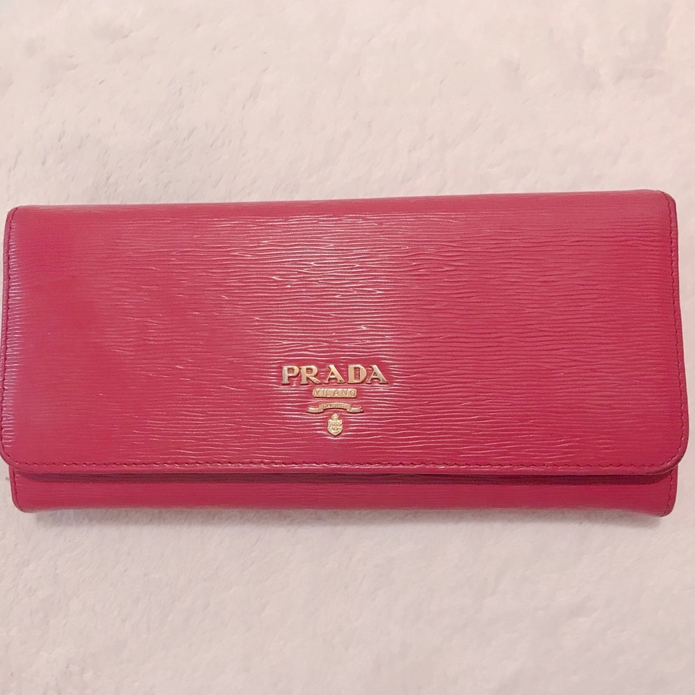Prada saffiano leather wallet